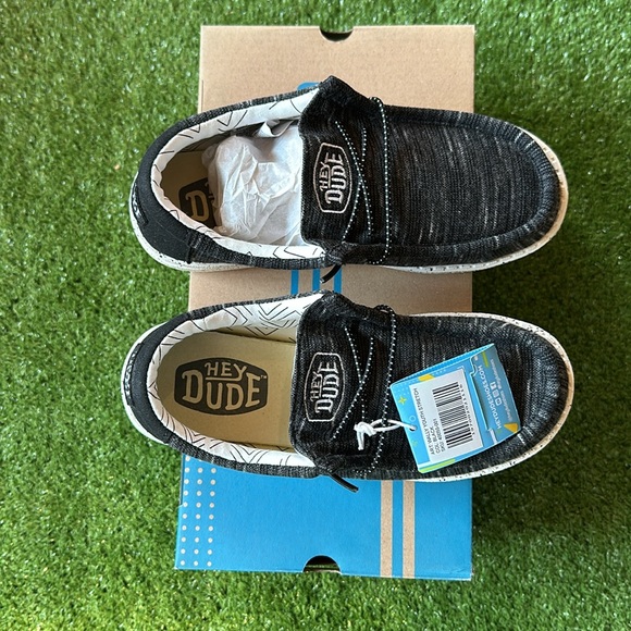 Boy’s Hey Dude Wally Stretch - Black - Multiple Sizes - Picture 4 of 8